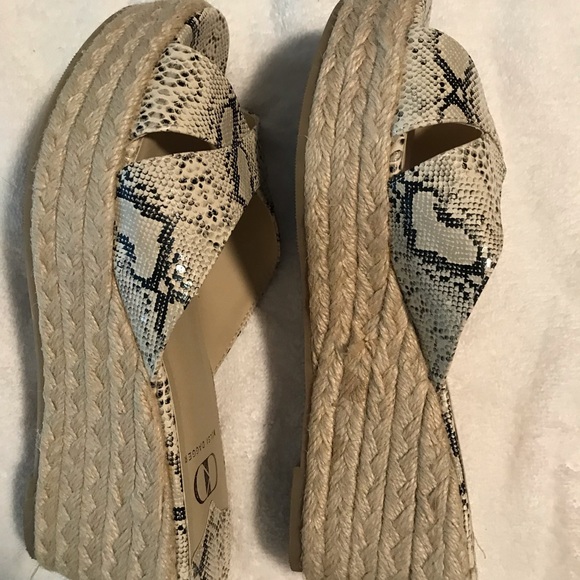 Kelsi Dagger wedges size 9 - Picture 2 of 4